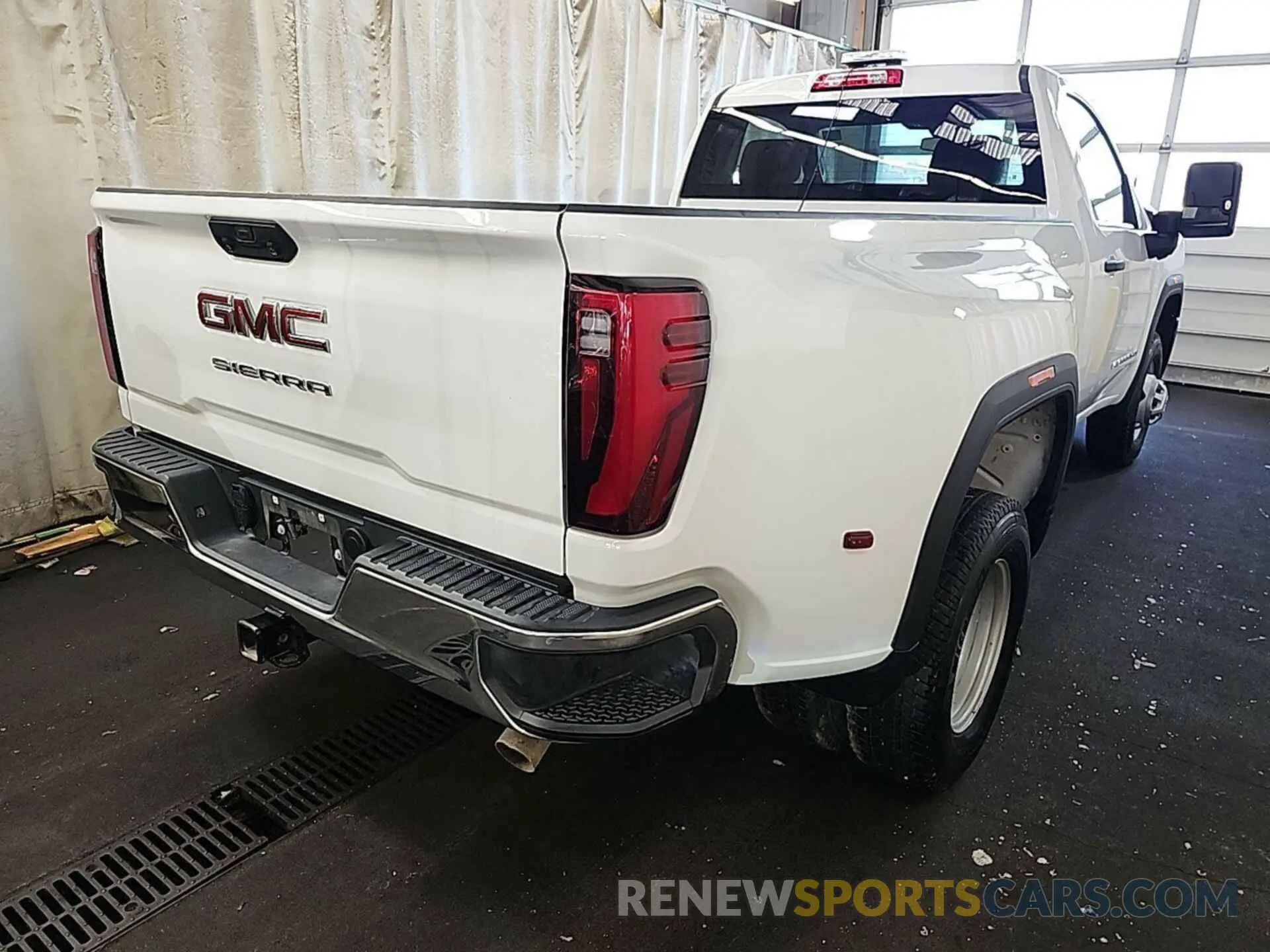 25 fotografías del automóvil dañado 1GT38PE79RF292195 GMC SIERRA 2024