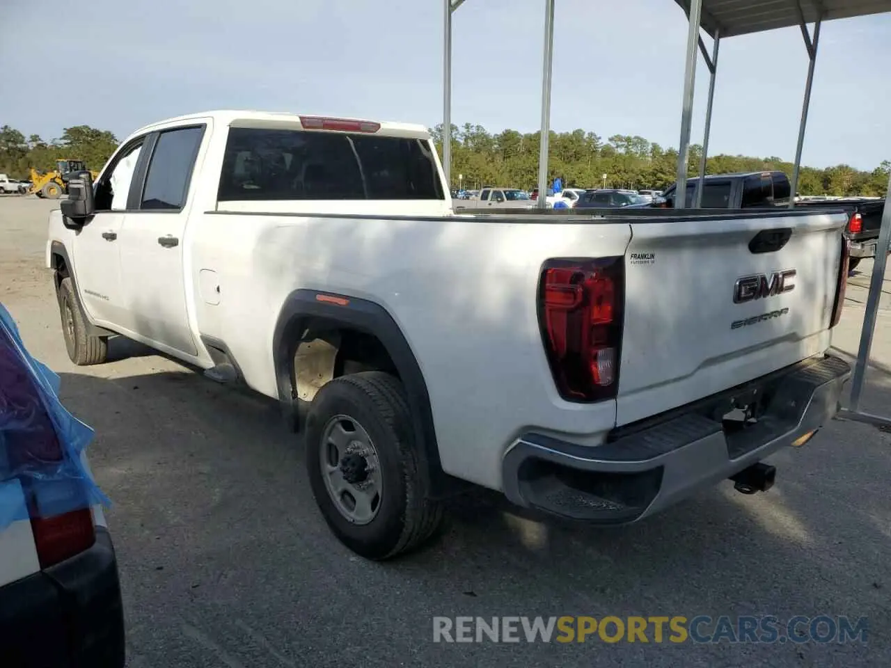 2 fotografías del automóvil dañado 1GT48LE73RF111332 GMC SIERRA 2024