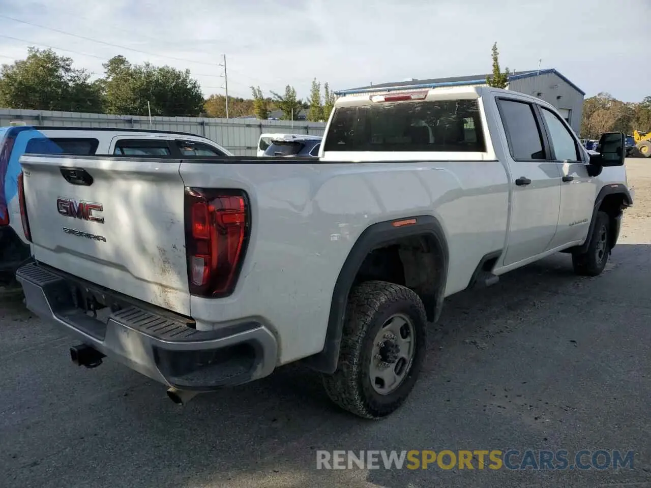 3 fotografías del automóvil dañado 1GT48LE73RF111332 GMC SIERRA 2024