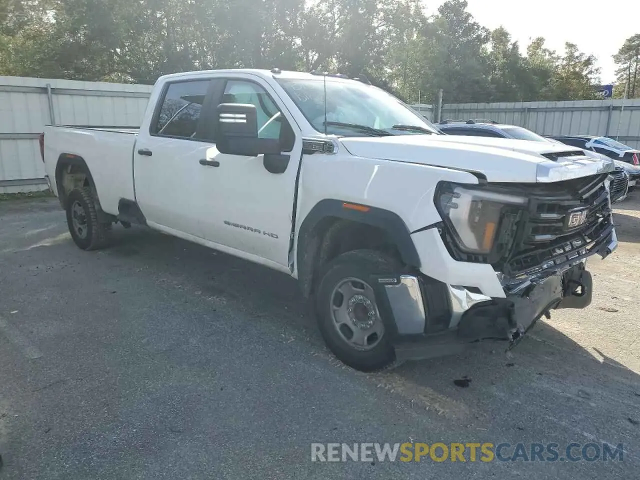 4 fotografías del automóvil dañado 1GT48LE73RF111332 GMC SIERRA 2024