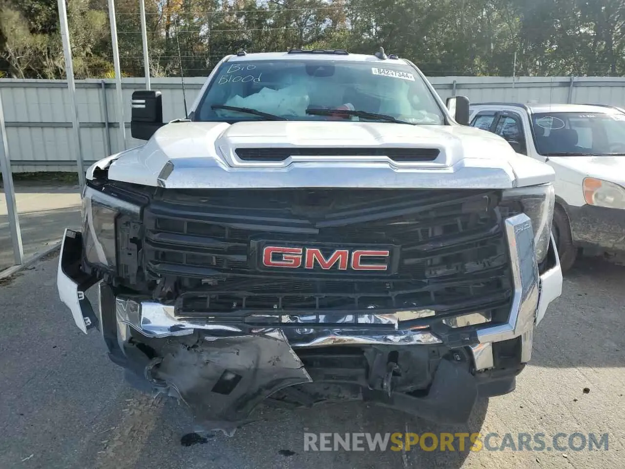 5 fotografías del automóvil dañado 1GT48LE73RF111332 GMC SIERRA 2024