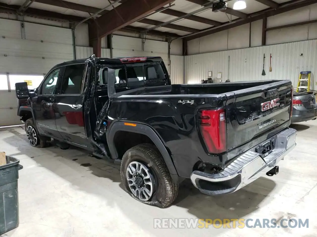 2 fotografías del automóvil dañado 1GT49NEY8RF446491 GMC SIERRA 2024