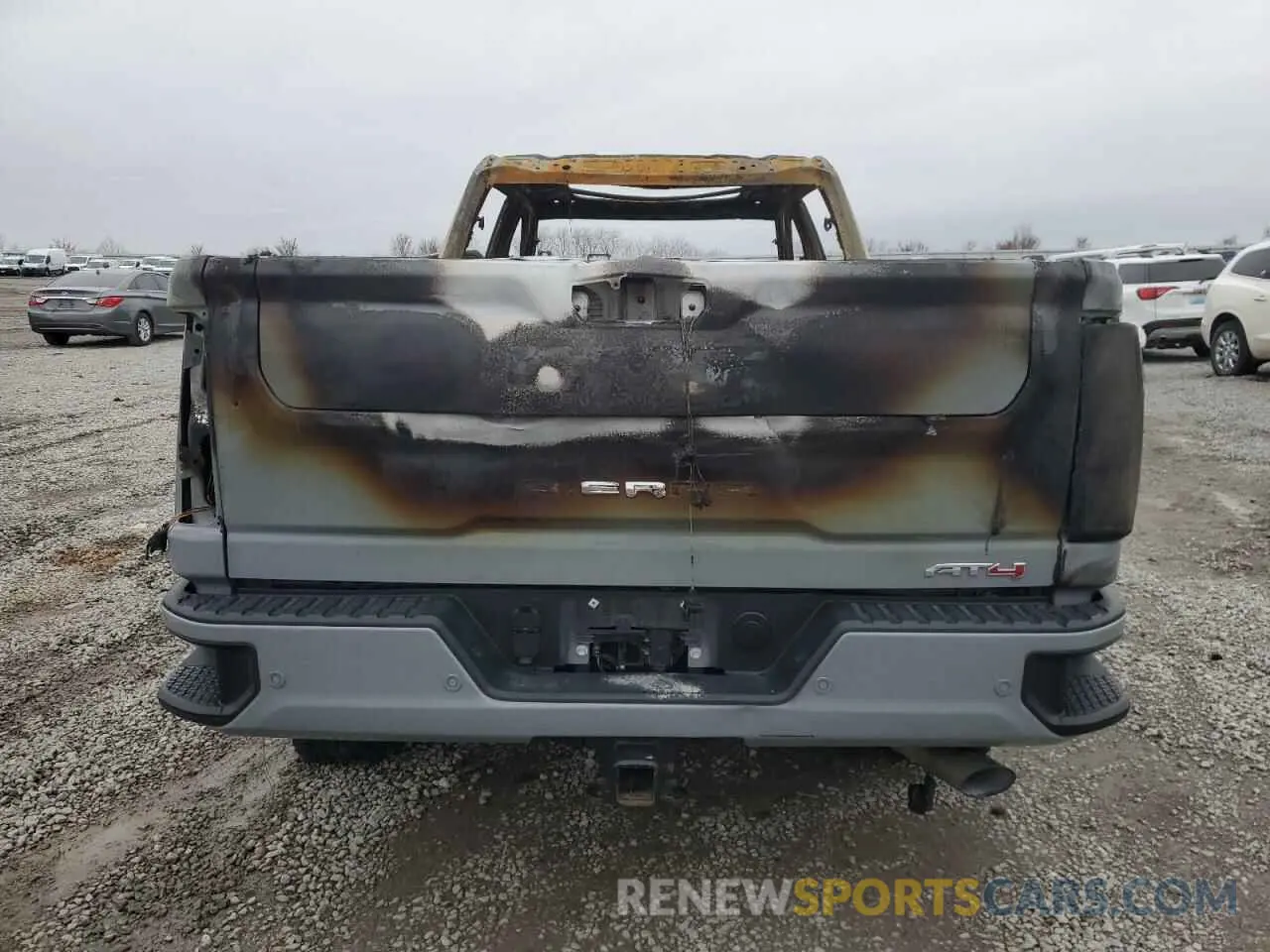 6 fotografías del automóvil dañado 1GT49PE75RF379710 GMC SIERRA 2024