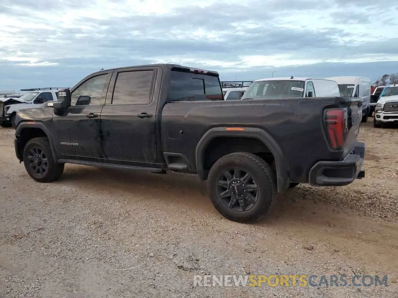2 fotografías del automóvil dañado 1GT49PEY5RF298263 GMC SIERRA 2024