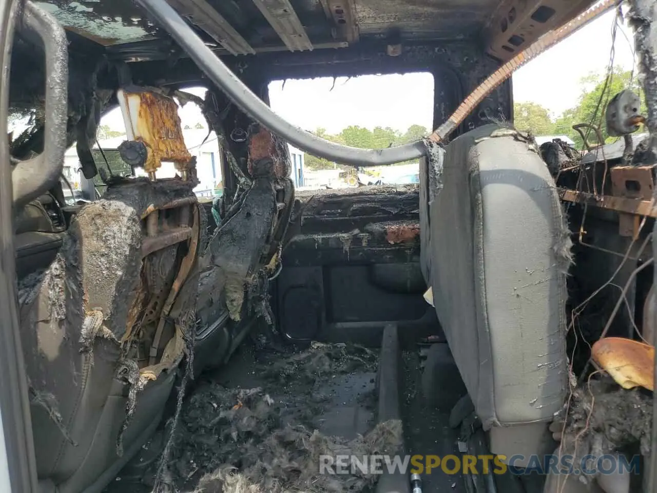 10 fotografías del automóvil dañado 1GT49PEY8RF101893 GMC SIERRA 2024