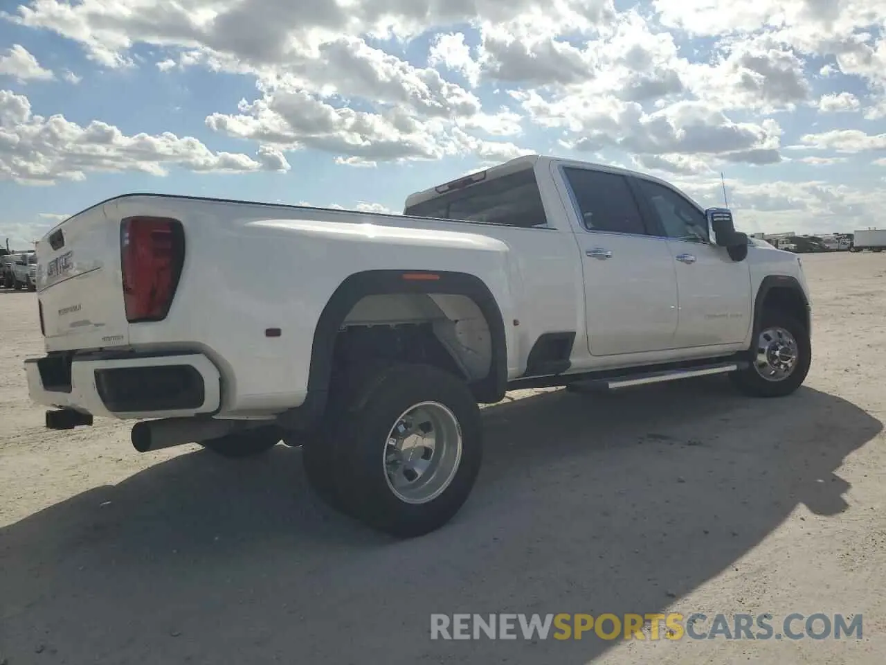 3 fotografías del automóvil dañado 1GT49WEY1RF413824 GMC SIERRA 2024