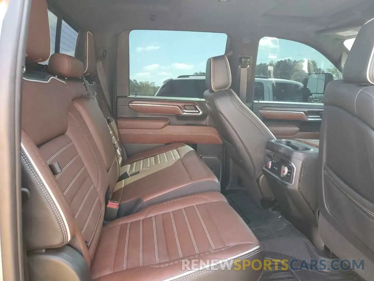 11 fotografías del automóvil dañado 1GT49YEYXRF144640 GMC SIERRA 2024