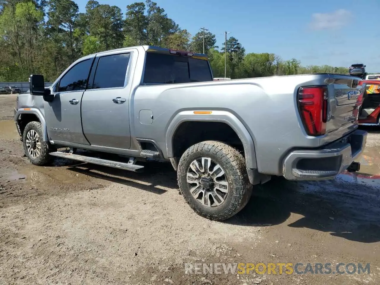 2 fotografías del automóvil dañado 1GT49YEYXRF144640 GMC SIERRA 2024