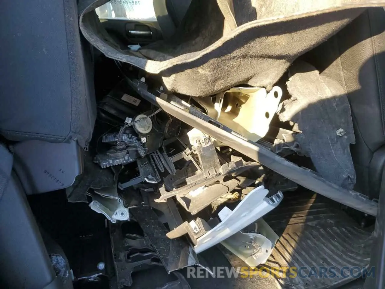13 fotografías del automóvil dañado 1GT59LE71RF365641 GMC SIERRA 2024