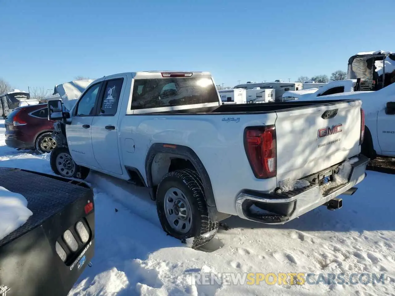 2 fotografías del automóvil dañado 1GT59LE71RF365641 GMC SIERRA 2024