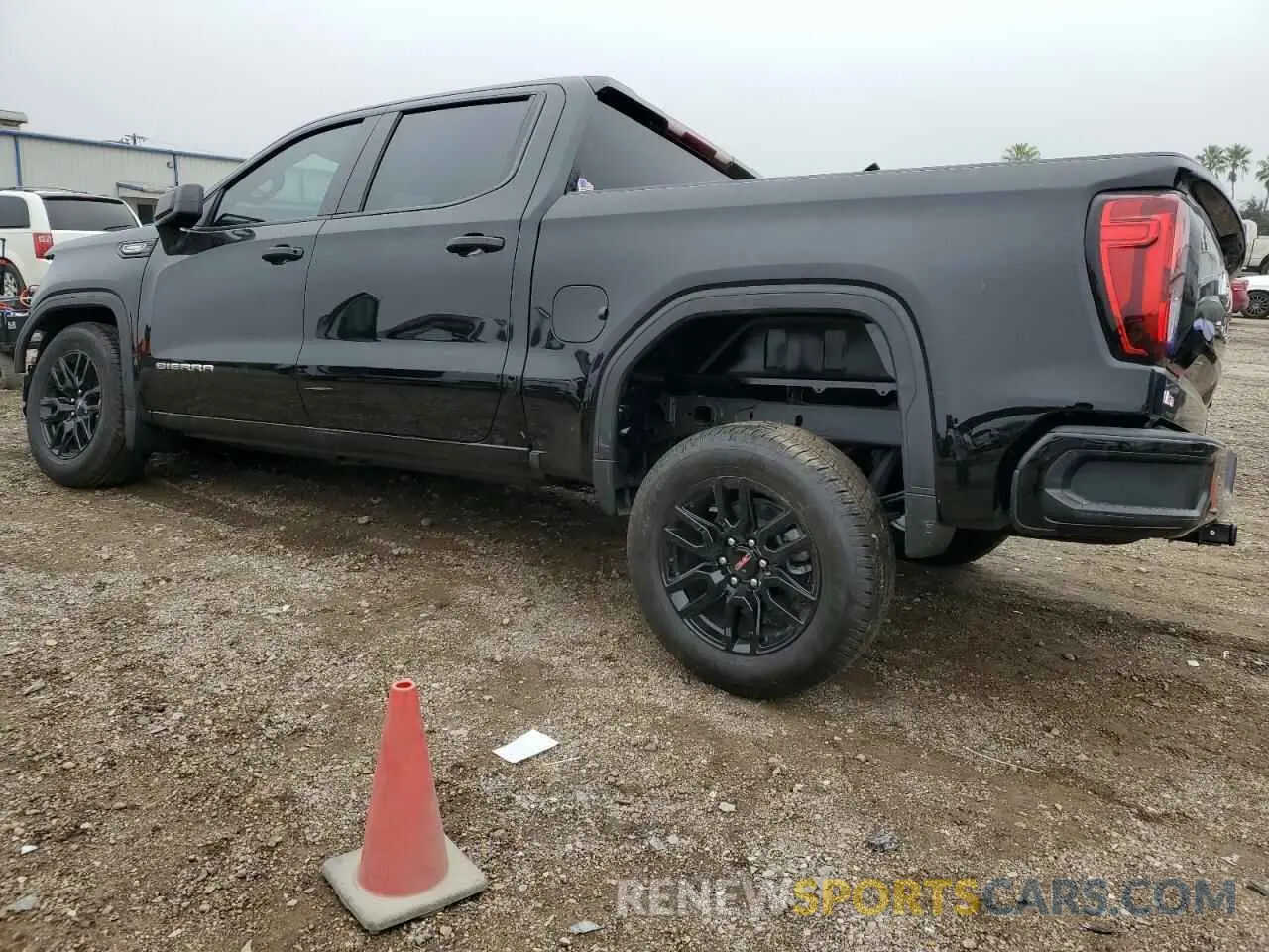 2 fotografías del automóvil dañado 1GTPHAEK4RZ368312 GMC SIERRA 2024