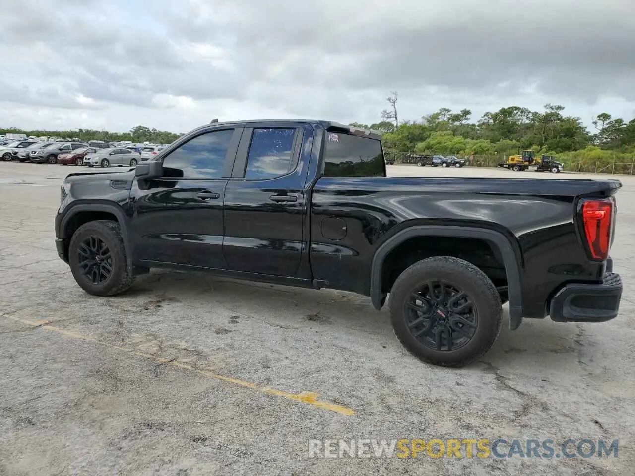 2 fotografías del automóvil dañado 1GTRUAEK1RZ201846 GMC SIERRA 2024