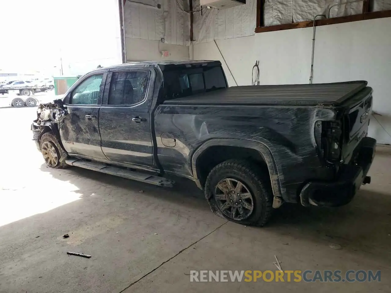 2 fotografías del automóvil dañado 1GTUUEE84RZ150817 GMC SIERRA 2024