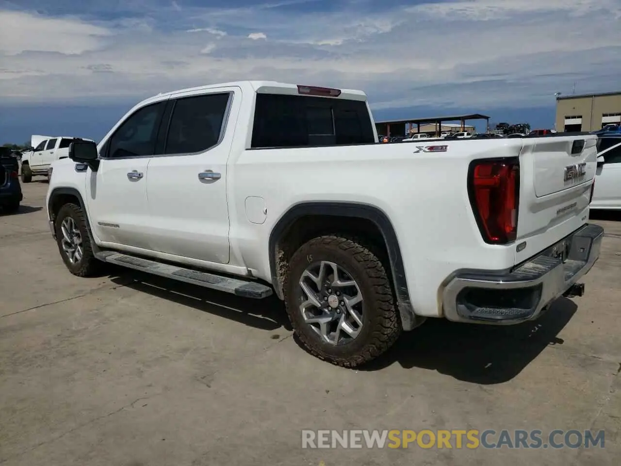2 fotografías del automóvil dañado 3GTUUDED7RG167554 GMC SIERRA 2024