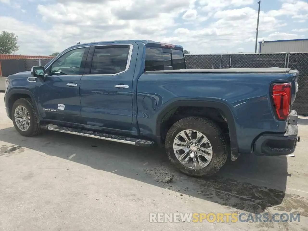 2 fotografías del automóvil dañado 3GTUUGED2RG330757 GMC SIERRA 2024