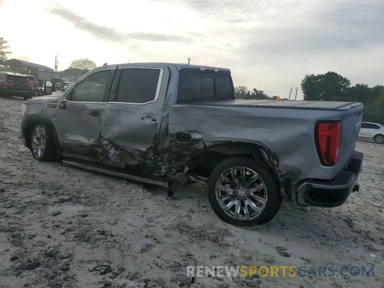 2 fotografías del automóvil dañado 3GTUUGEL5RG198505 GMC SIERRA 2024