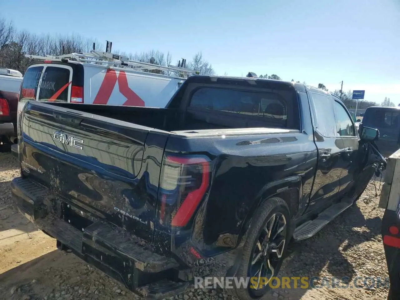3 fotografías del automóvil dañado 1GT40LEL1SU402045 GMC SIERRA 2025
