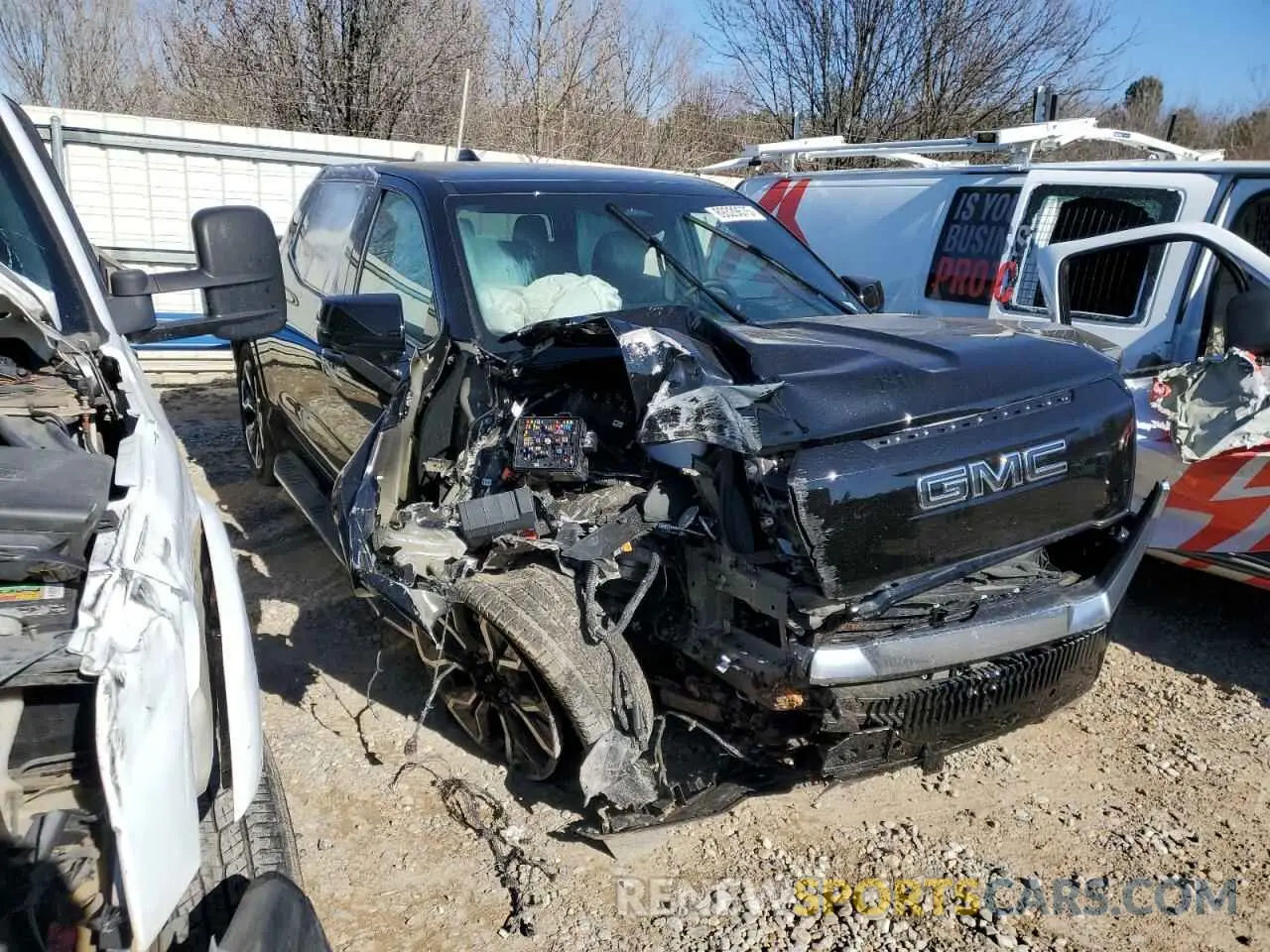 4 fotografías del automóvil dañado 1GT40LEL1SU402045 GMC SIERRA 2025