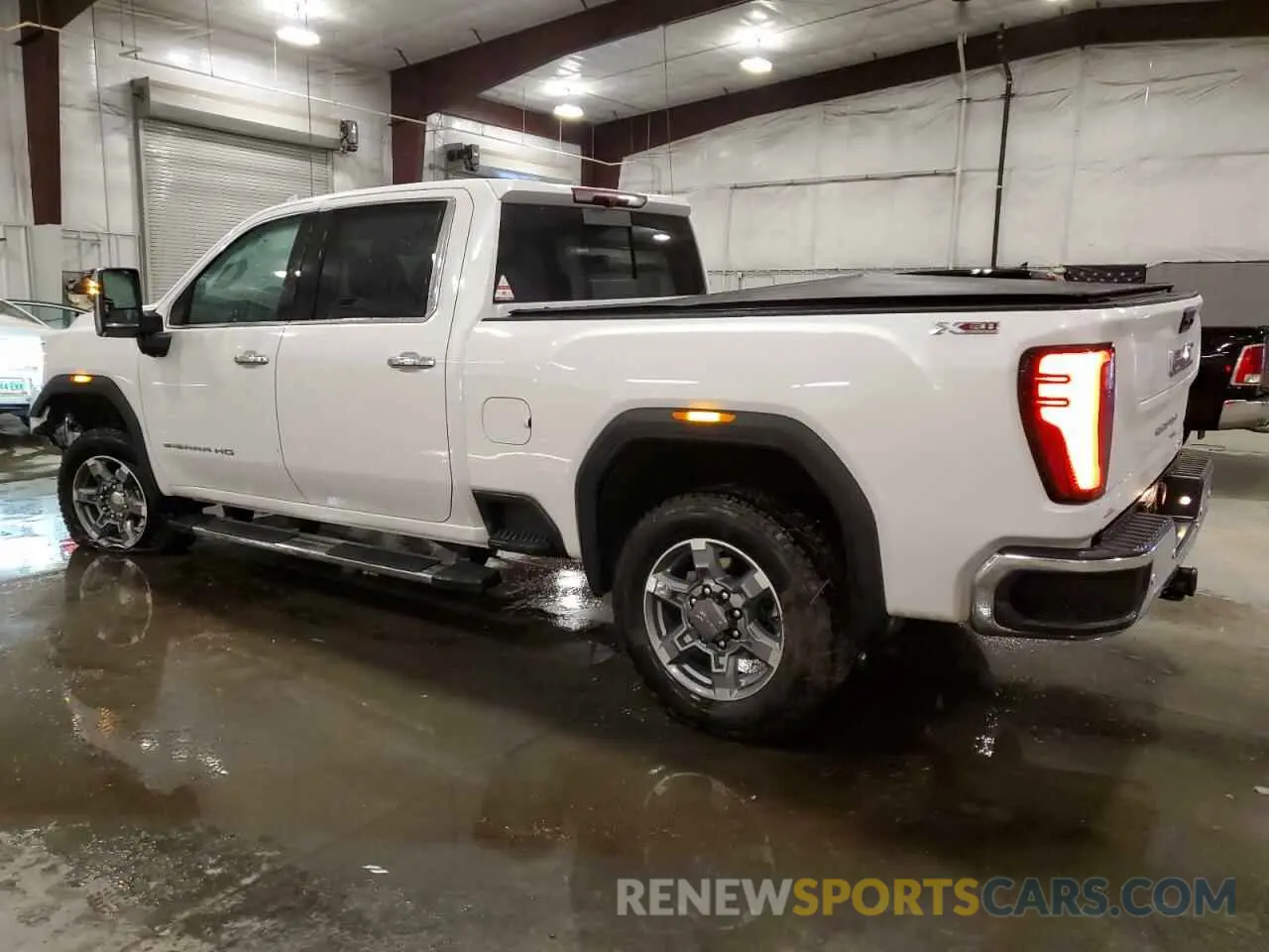 2 fotografías del automóvil dañado 1GT4UUE78SF141885 GMC SIERRA 2025