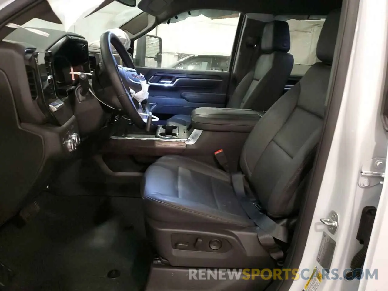 7 fotografías del automóvil dañado 1GT4UUE78SF141885 GMC SIERRA 2025