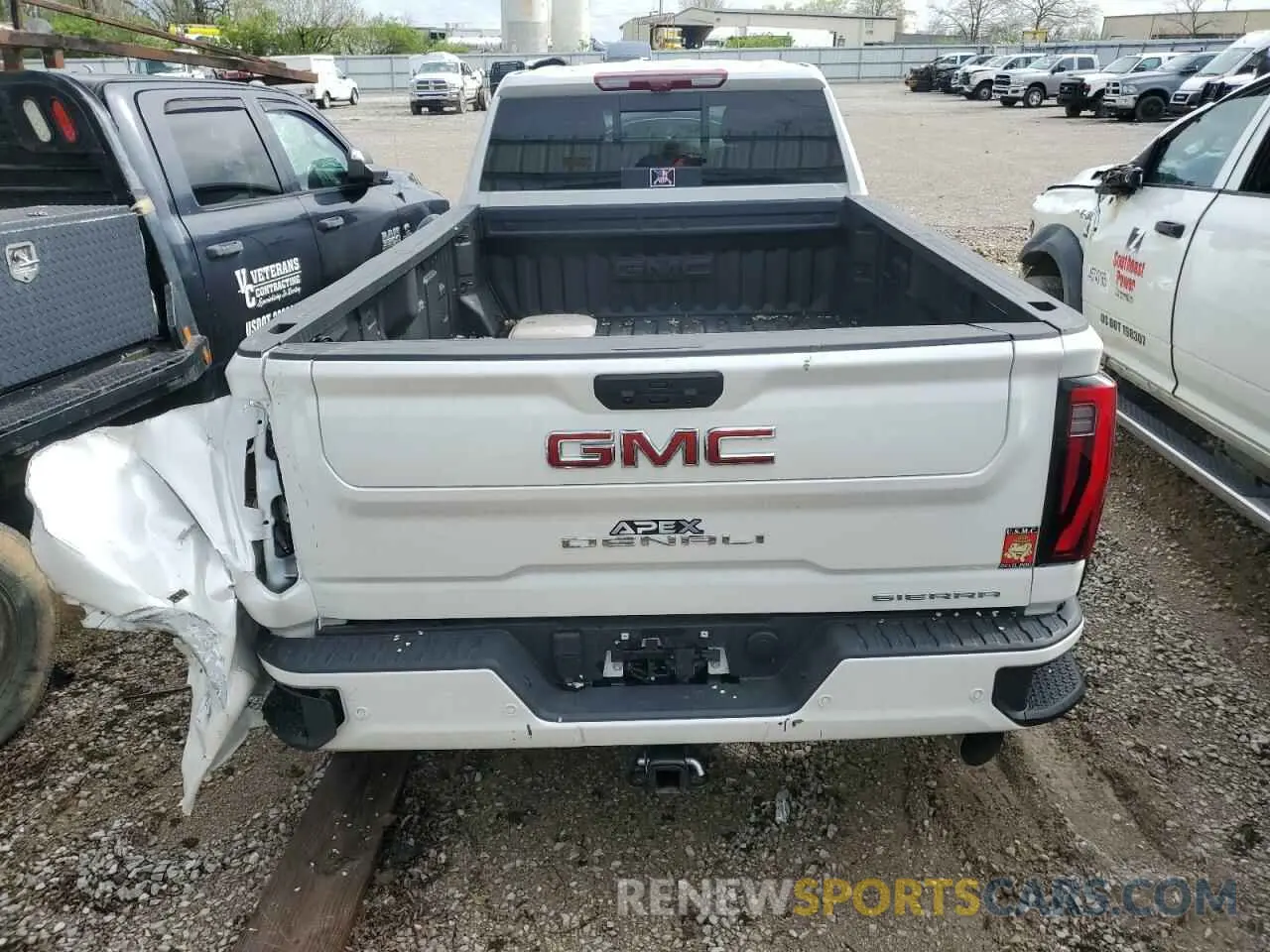 6 fotografías del automóvil dañado 1GT4UWEY6SF123423 GMC SIERRA 2025