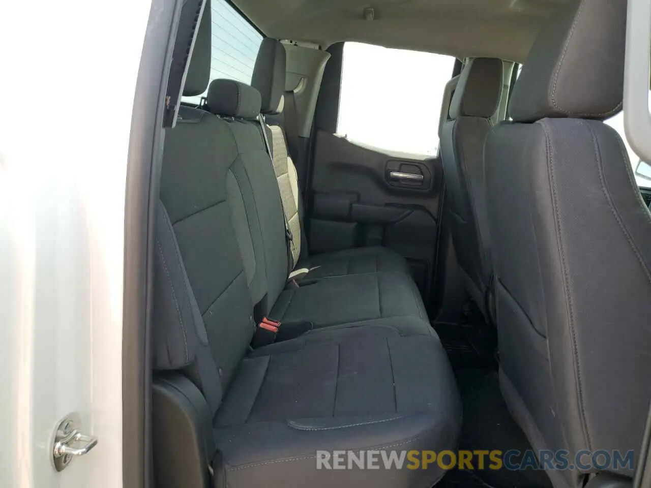 10 fotografías del automóvil dañado 1GTRUAED7SZ179889 GMC SIERRA 2025