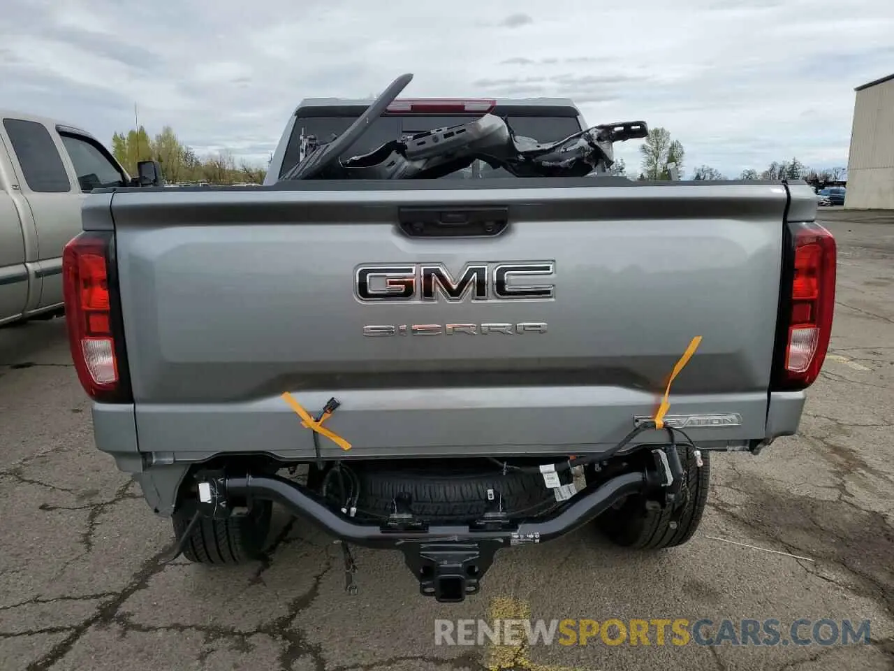 6 fotografías del automóvil dañado 1GTUUCE81SZ112908 GMC SIERRA 2025