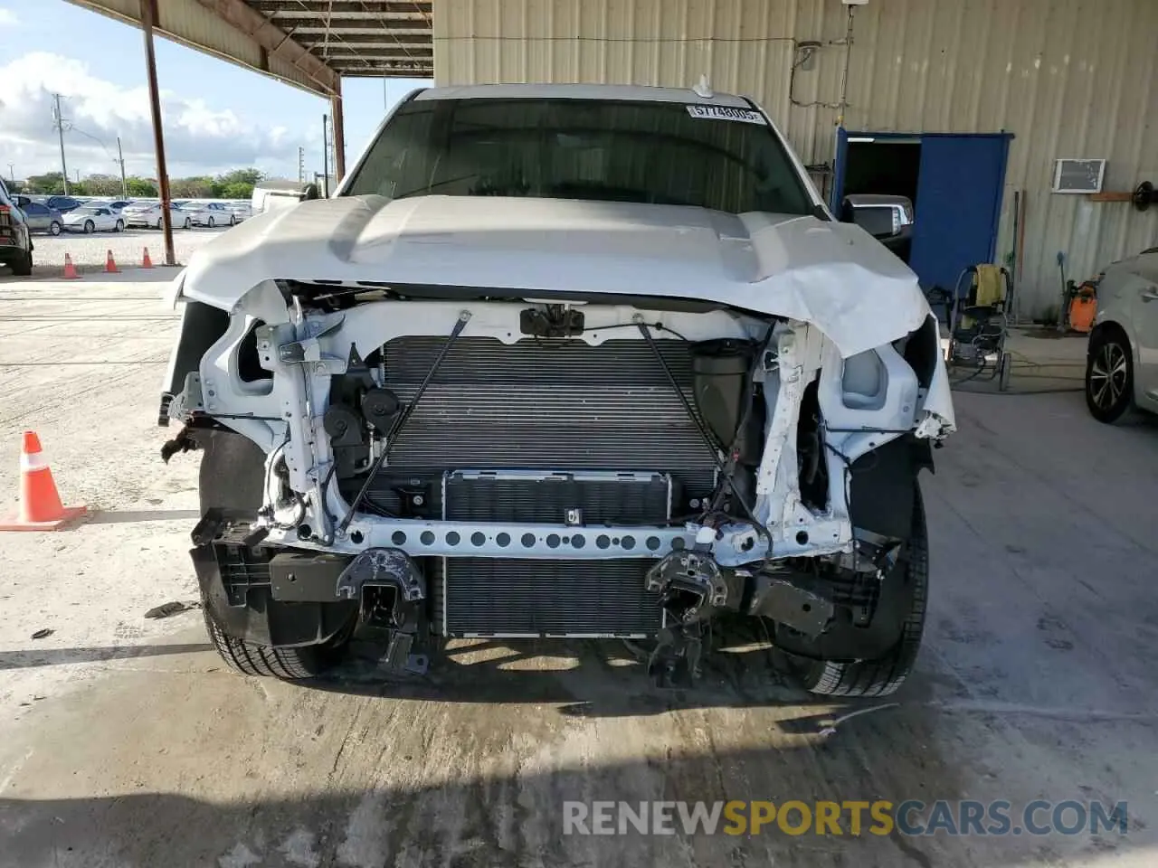 5 fotografías del automóvil dañado 3GTUUGE87SG172750 GMC SIERRA 2025