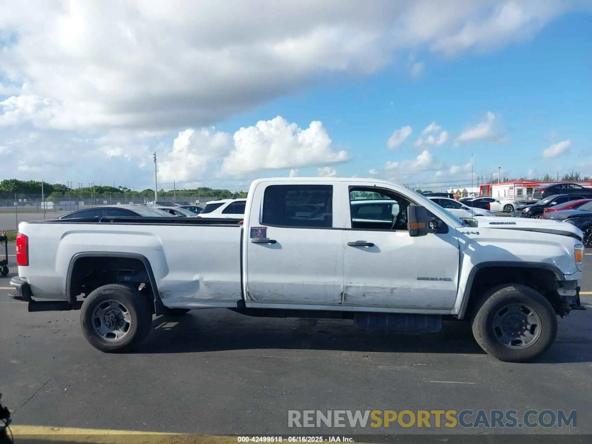 14 fotografías del automóvil dañado 1GT12NEY5KF116028 GMC SIERRA 2500HD 2019