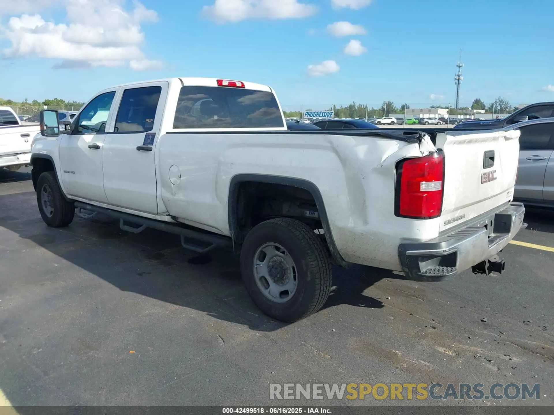 3 fotografías del automóvil dañado 1GT12NEY5KF116028 GMC SIERRA 2500HD 2019