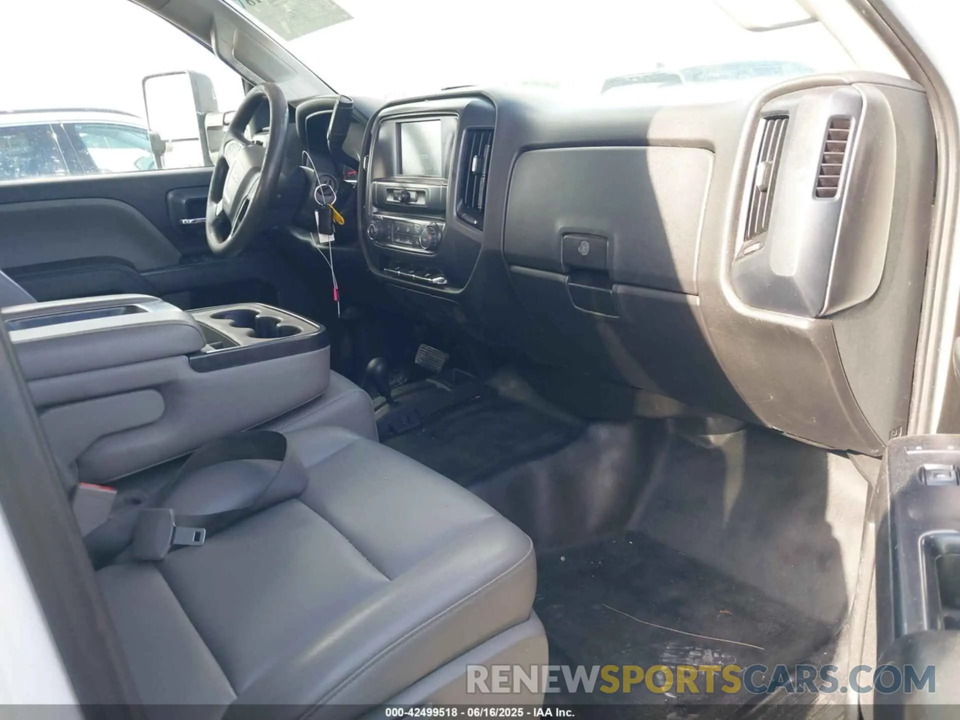 5 fotografías del automóvil dañado 1GT12NEY5KF116028 GMC SIERRA 2500HD 2019