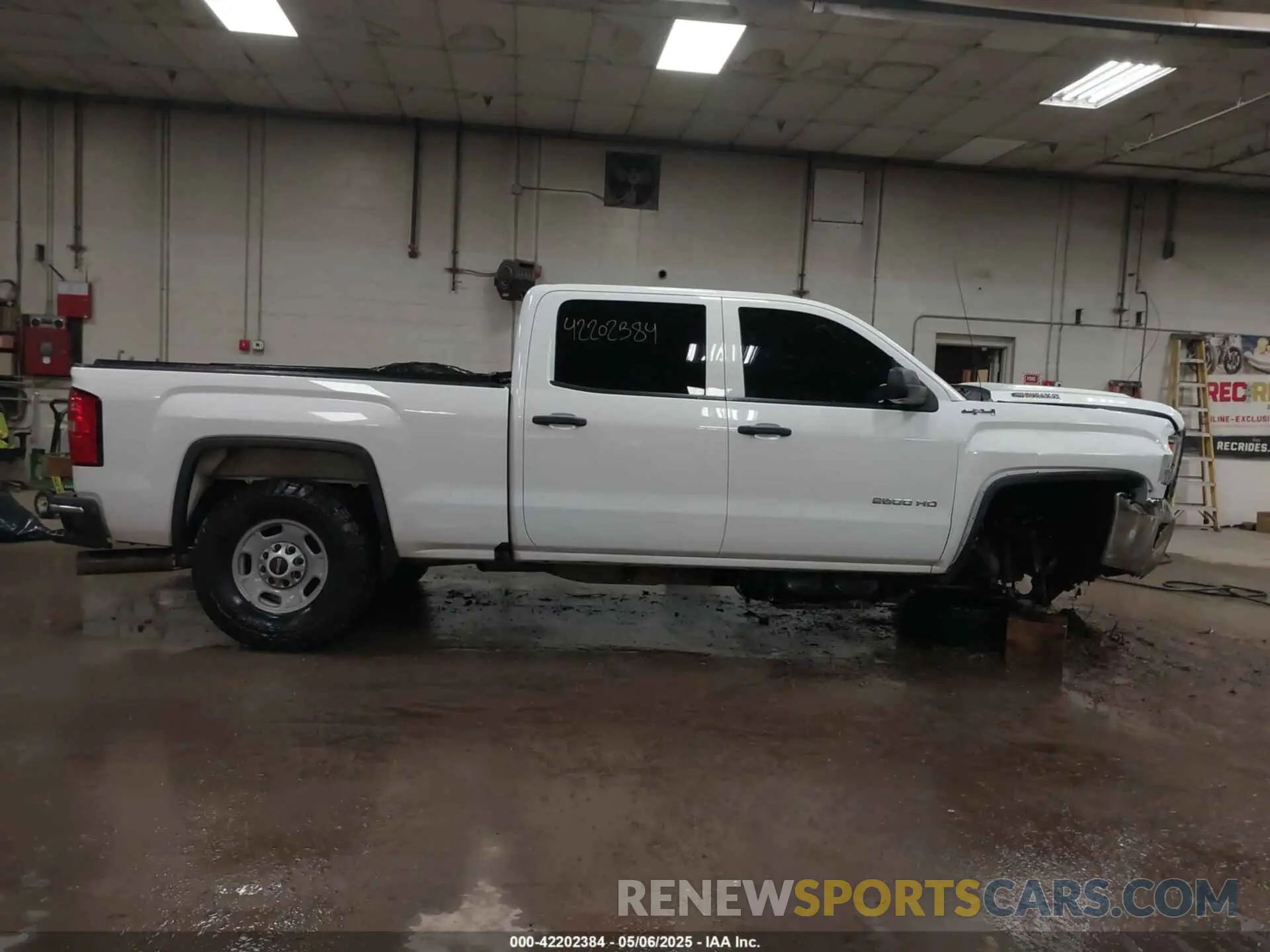 14 fotografías del automóvil dañado 1GT12NEY8KF234753 GMC SIERRA 2500HD 2019