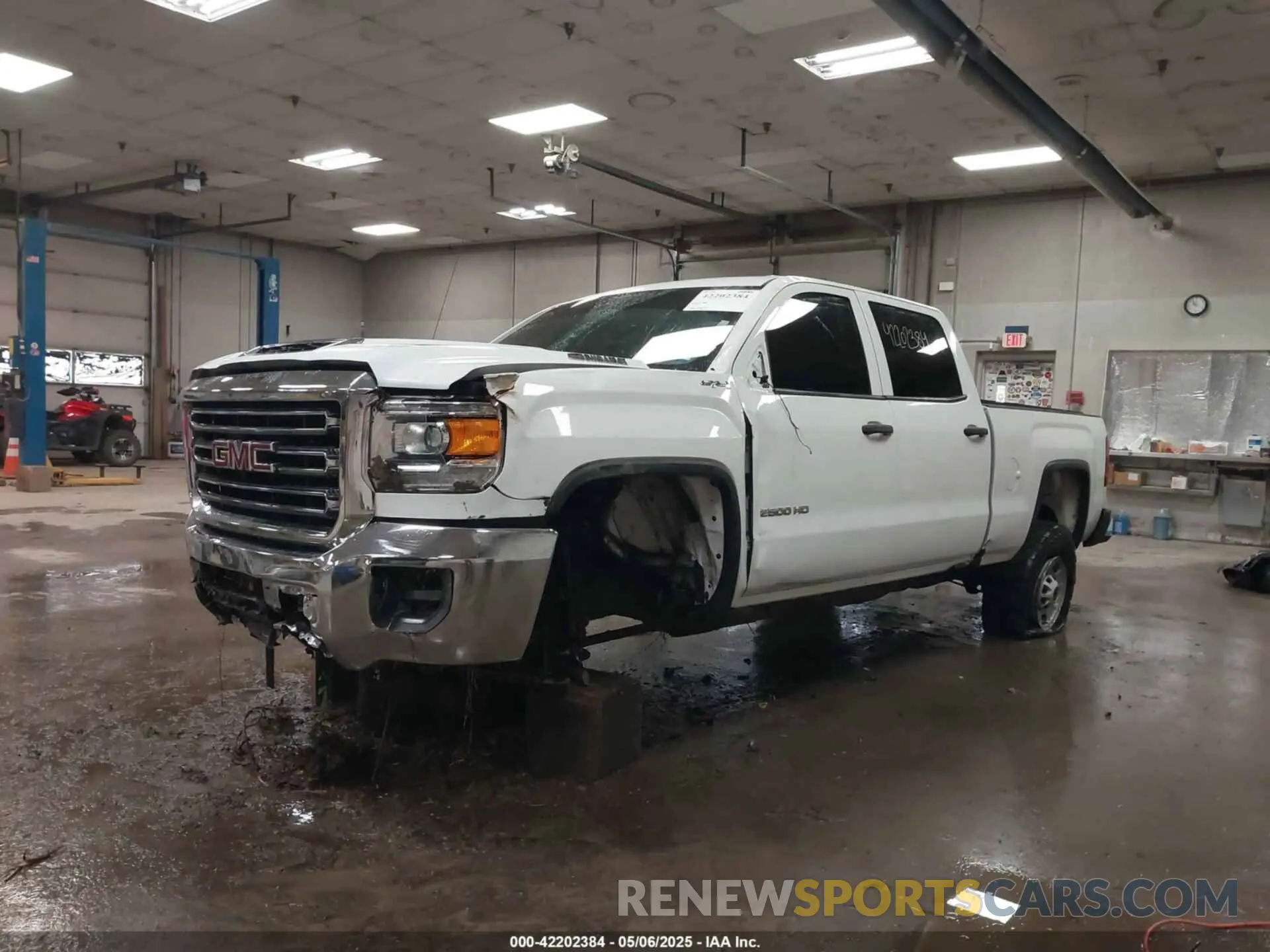 2 fotografías del automóvil dañado 1GT12NEY8KF234753 GMC SIERRA 2500HD 2019