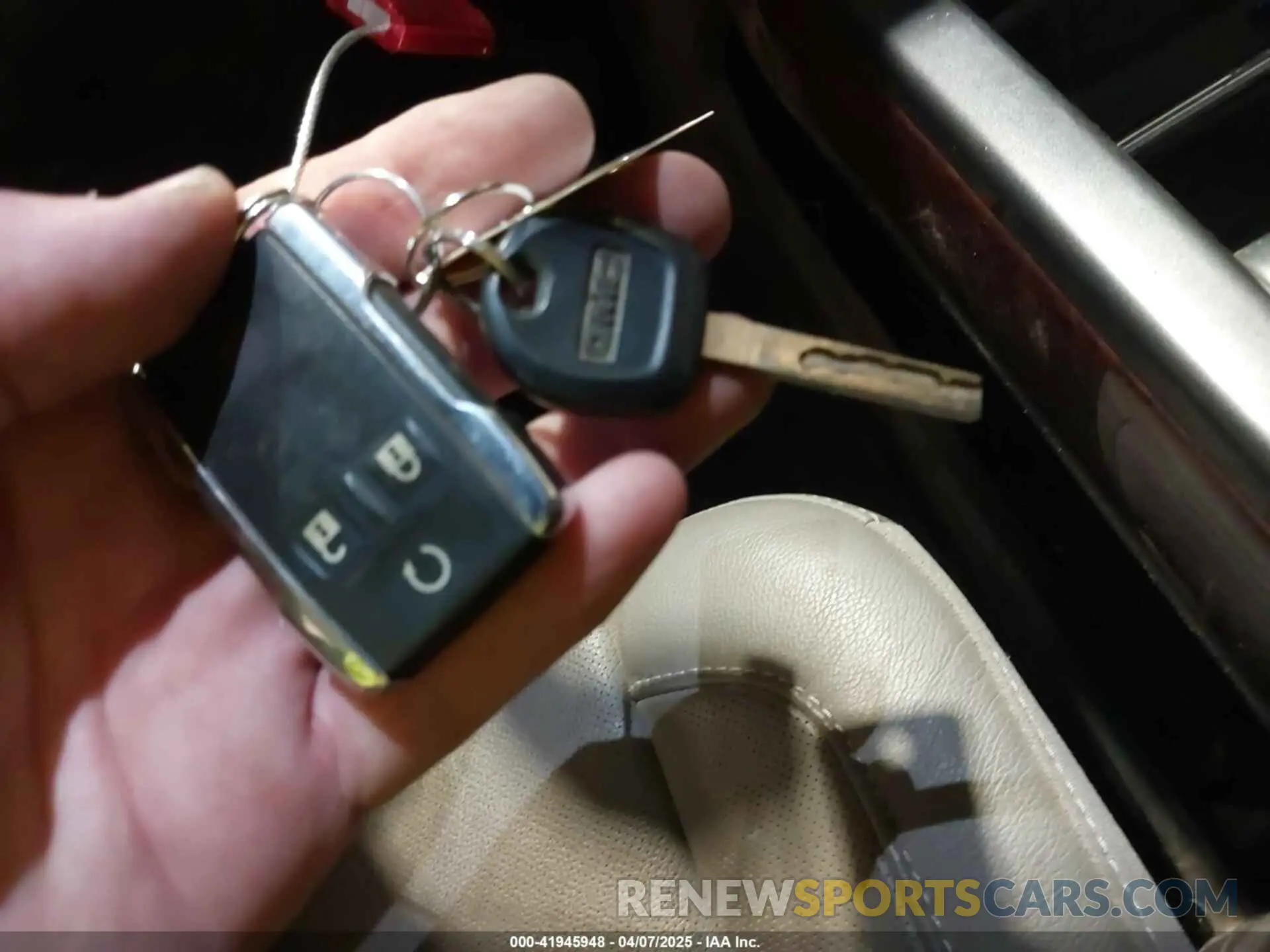 11 fotografías del automóvil dañado 1GT12REG4KF277677 GMC SIERRA 2500HD 2019
