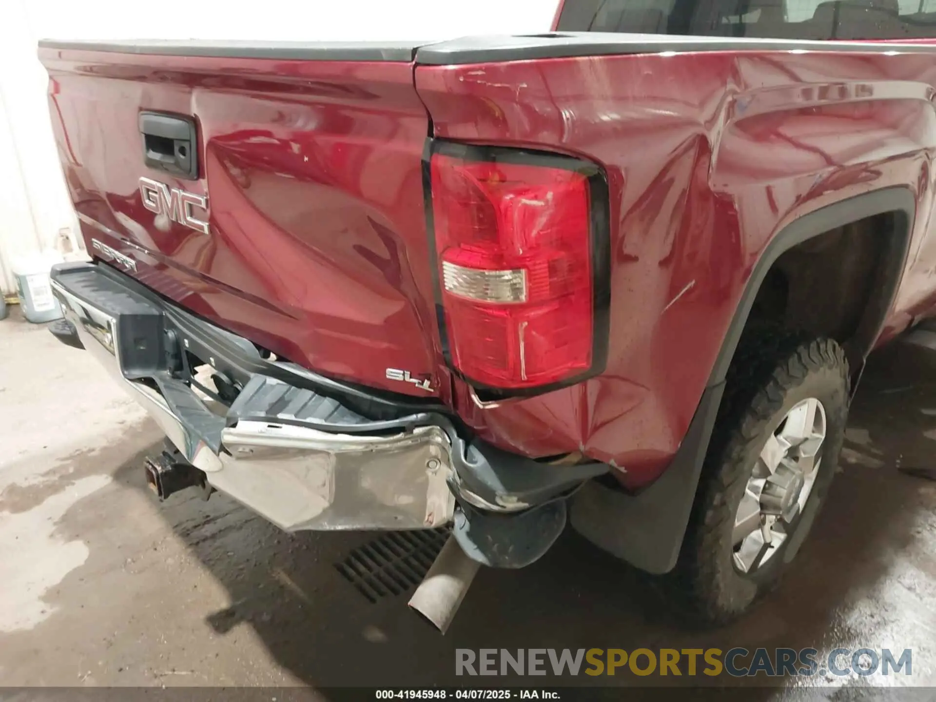 18 fotografías del automóvil dañado 1GT12REG4KF277677 GMC SIERRA 2500HD 2019