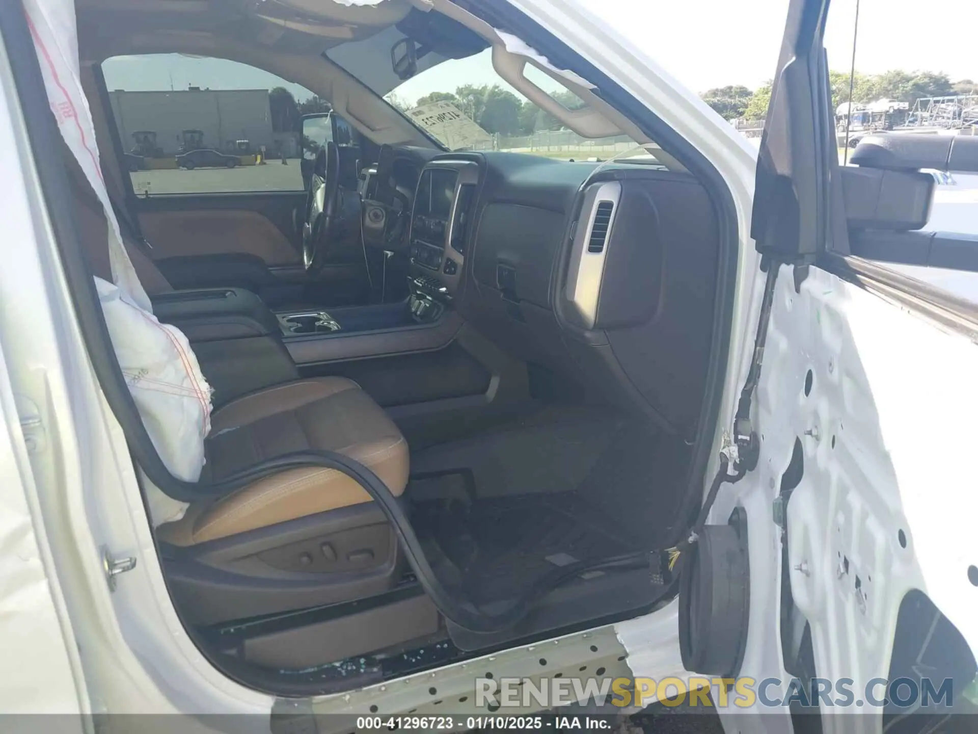 5 fotografías del automóvil dañado 1GT12SEY5KF201109 GMC SIERRA 2500HD 2019
