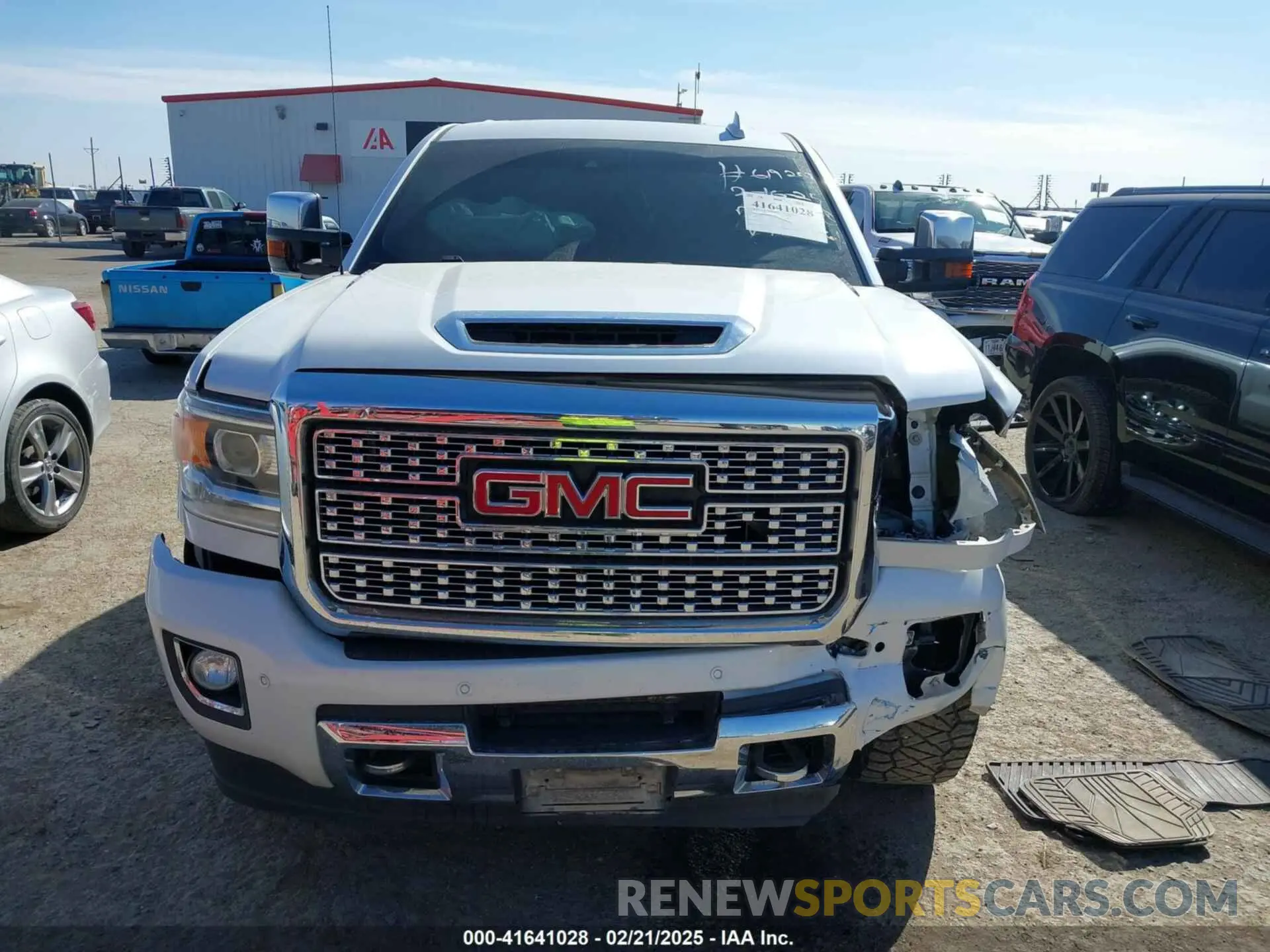 12 fotografías del automóvil dañado 1GT12SEY8KF139611 GMC SIERRA 2500HD 2019
