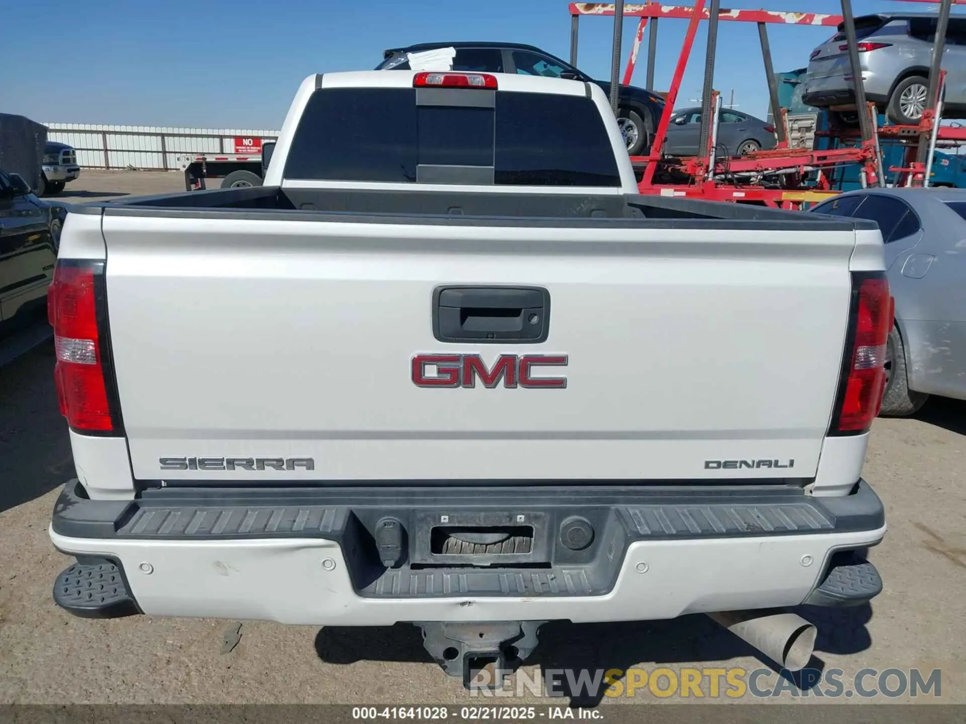 16 fotografías del automóvil dañado 1GT12SEY8KF139611 GMC SIERRA 2500HD 2019
