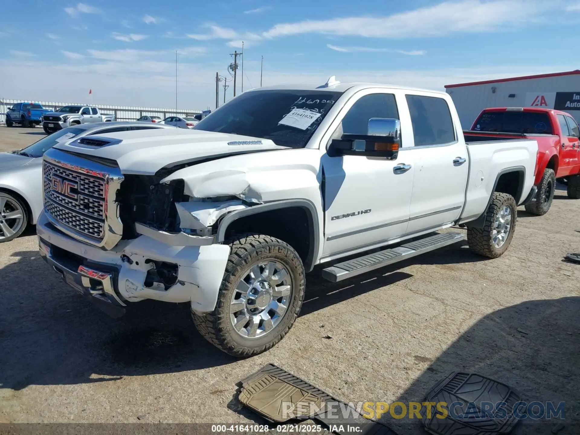 2 fotografías del automóvil dañado 1GT12SEY8KF139611 GMC SIERRA 2500HD 2019
