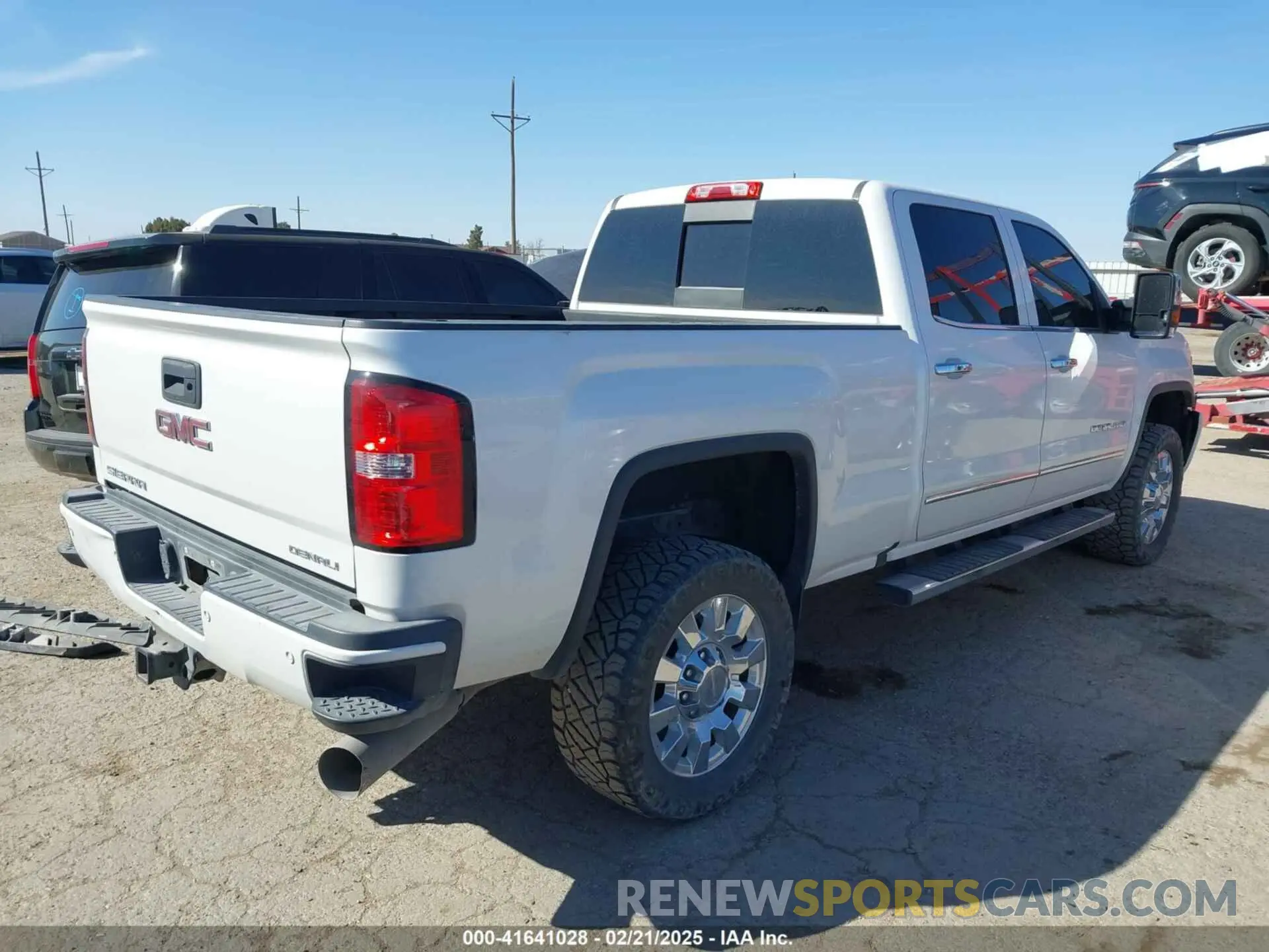 4 fotografías del automóvil dañado 1GT12SEY8KF139611 GMC SIERRA 2500HD 2019