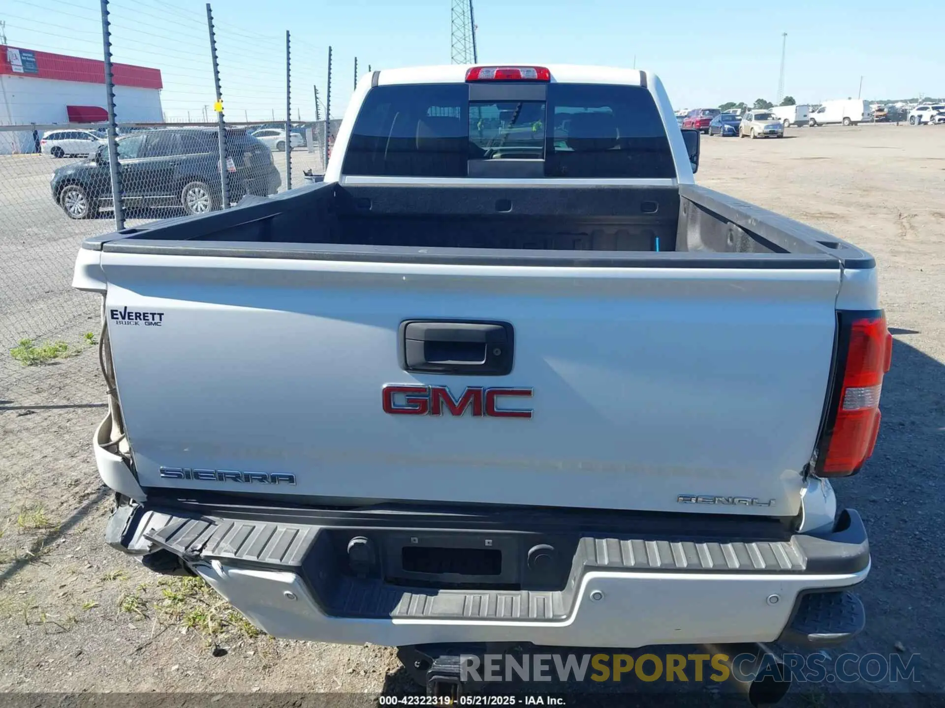 16 fotografías del automóvil dañado 1GT12SEY9KF116287 GMC SIERRA 2500HD 2019