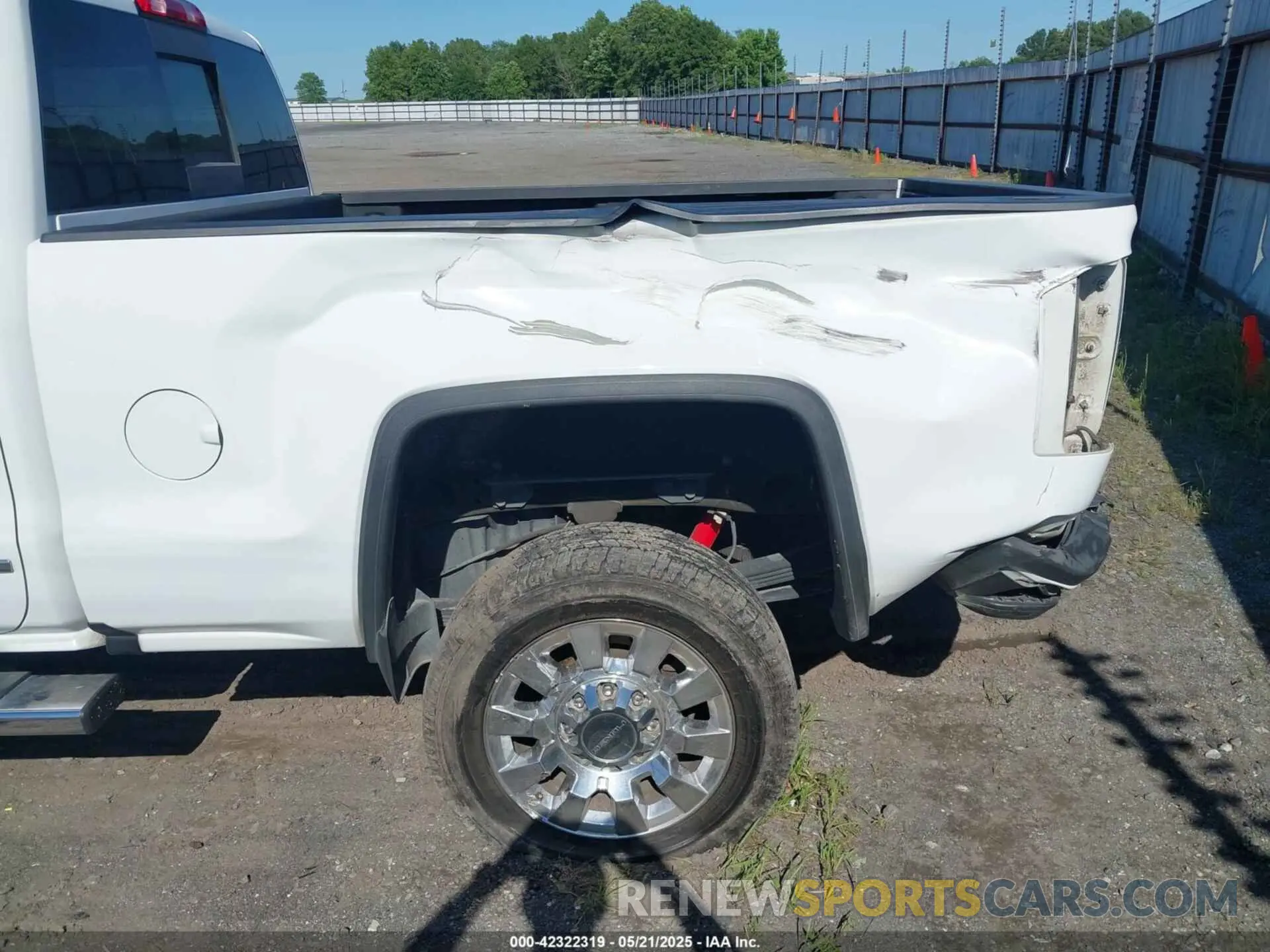 17 fotografías del automóvil dañado 1GT12SEY9KF116287 GMC SIERRA 2500HD 2019