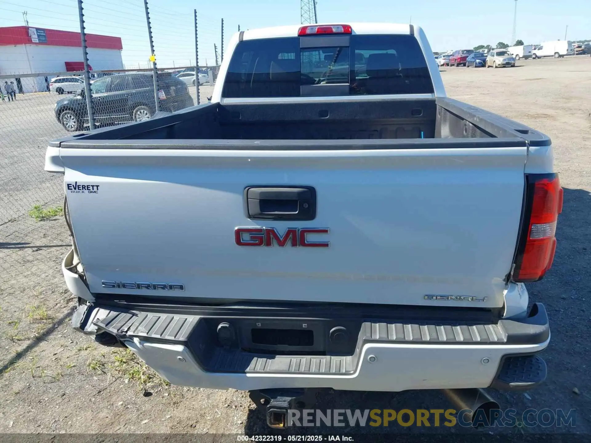 18 fotografías del automóvil dañado 1GT12SEY9KF116287 GMC SIERRA 2500HD 2019