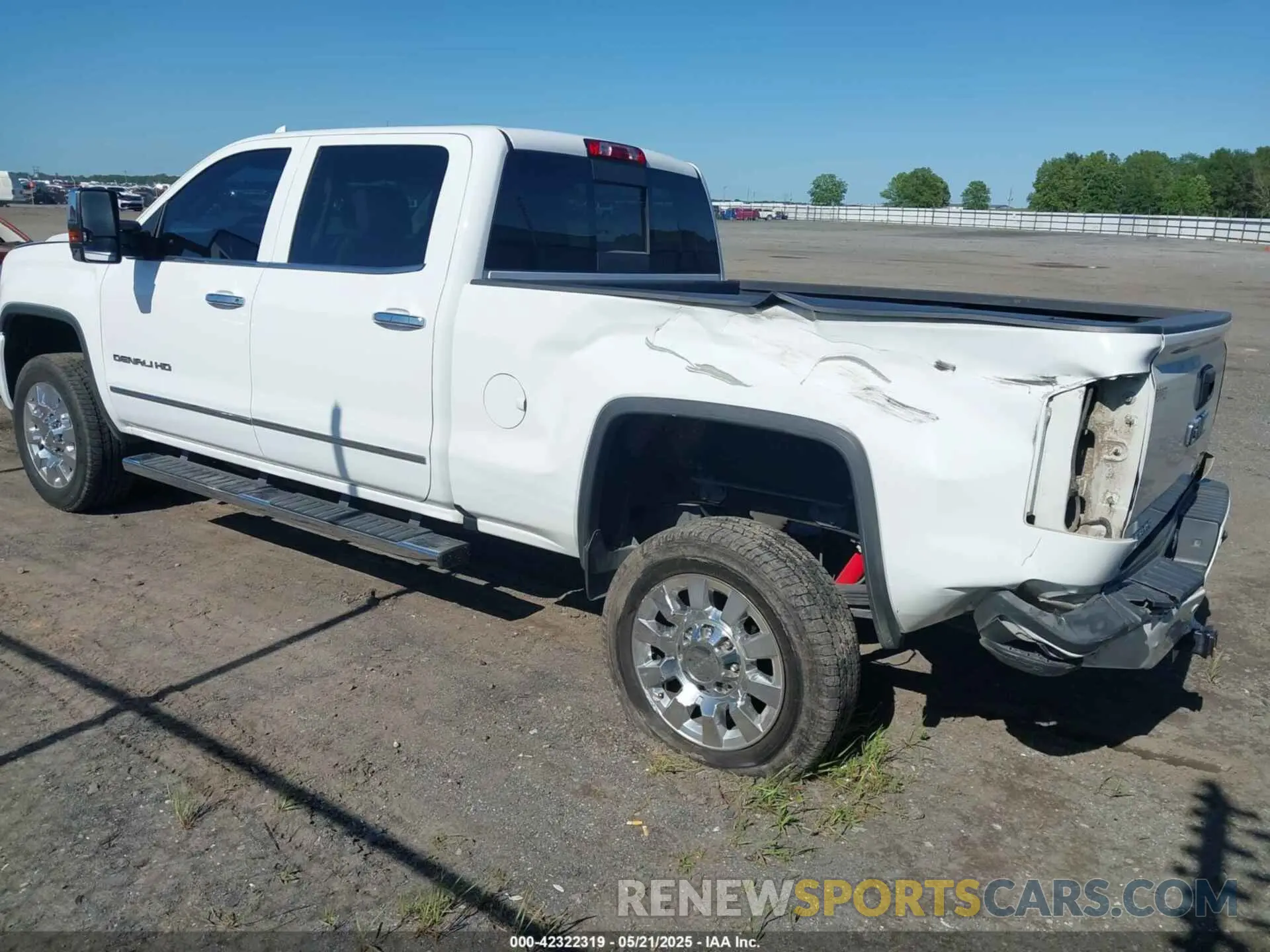 3 fotografías del automóvil dañado 1GT12SEY9KF116287 GMC SIERRA 2500HD 2019