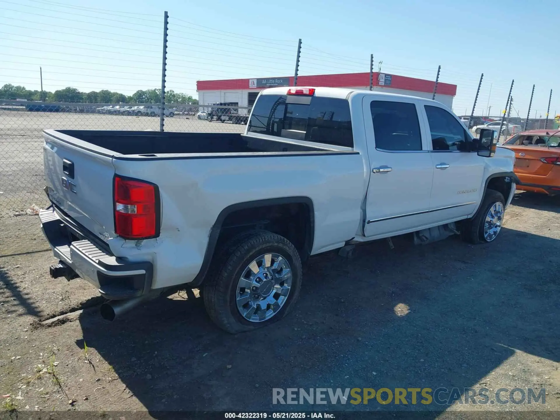 4 fotografías del automóvil dañado 1GT12SEY9KF116287 GMC SIERRA 2500HD 2019