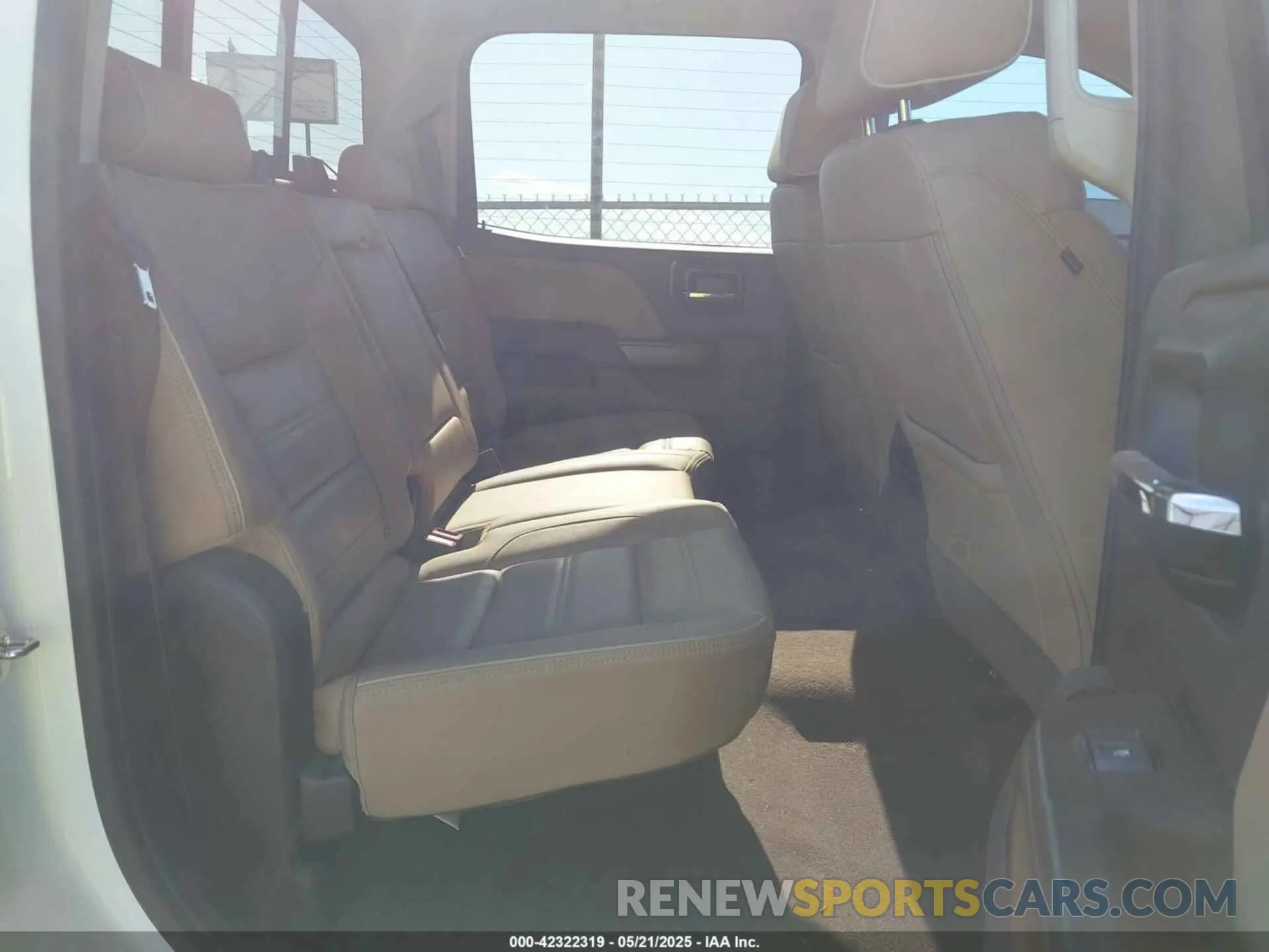 8 fotografías del automóvil dañado 1GT12SEY9KF116287 GMC SIERRA 2500HD 2019