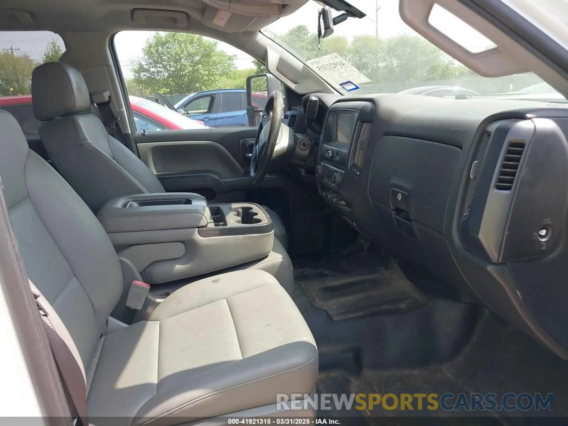 5 fotografías del automóvil dañado 2GD21NEG3K1149224 GMC SIERRA 2500HD 2019