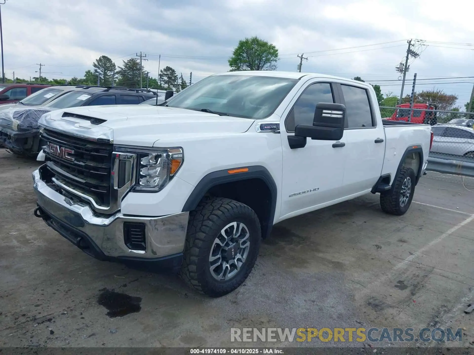 2 fotografías del automóvil dañado 1GT49LE7XLF129279 GMC SIERRA 2500HD 2020