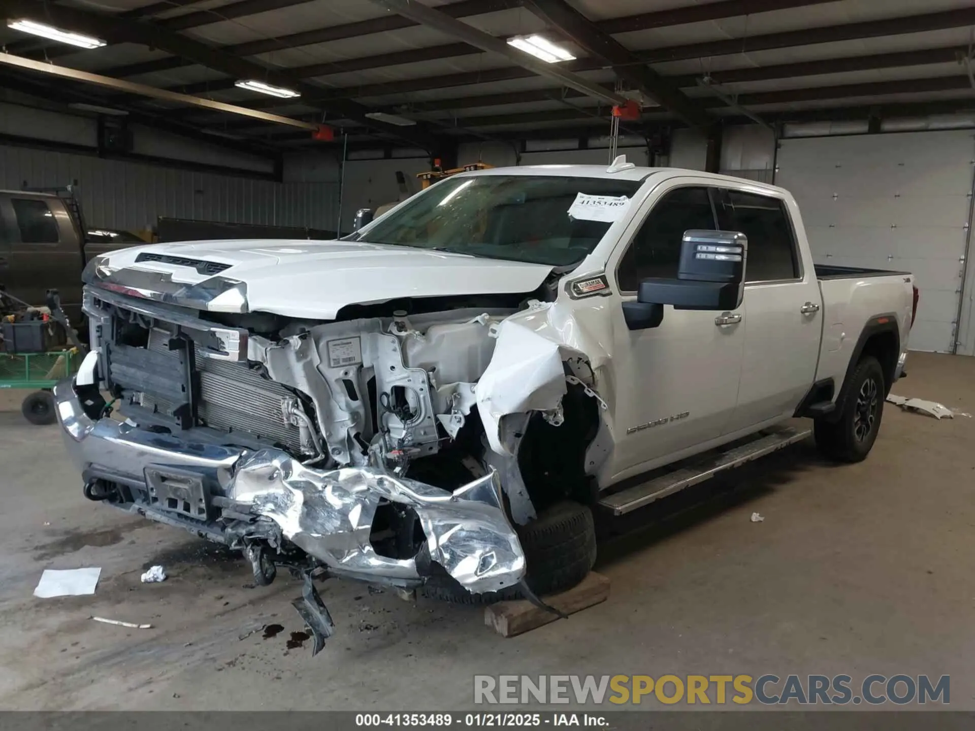 2 fotografías del automóvil dañado 1GT49NEY0LF252691 GMC SIERRA 2500HD 2020