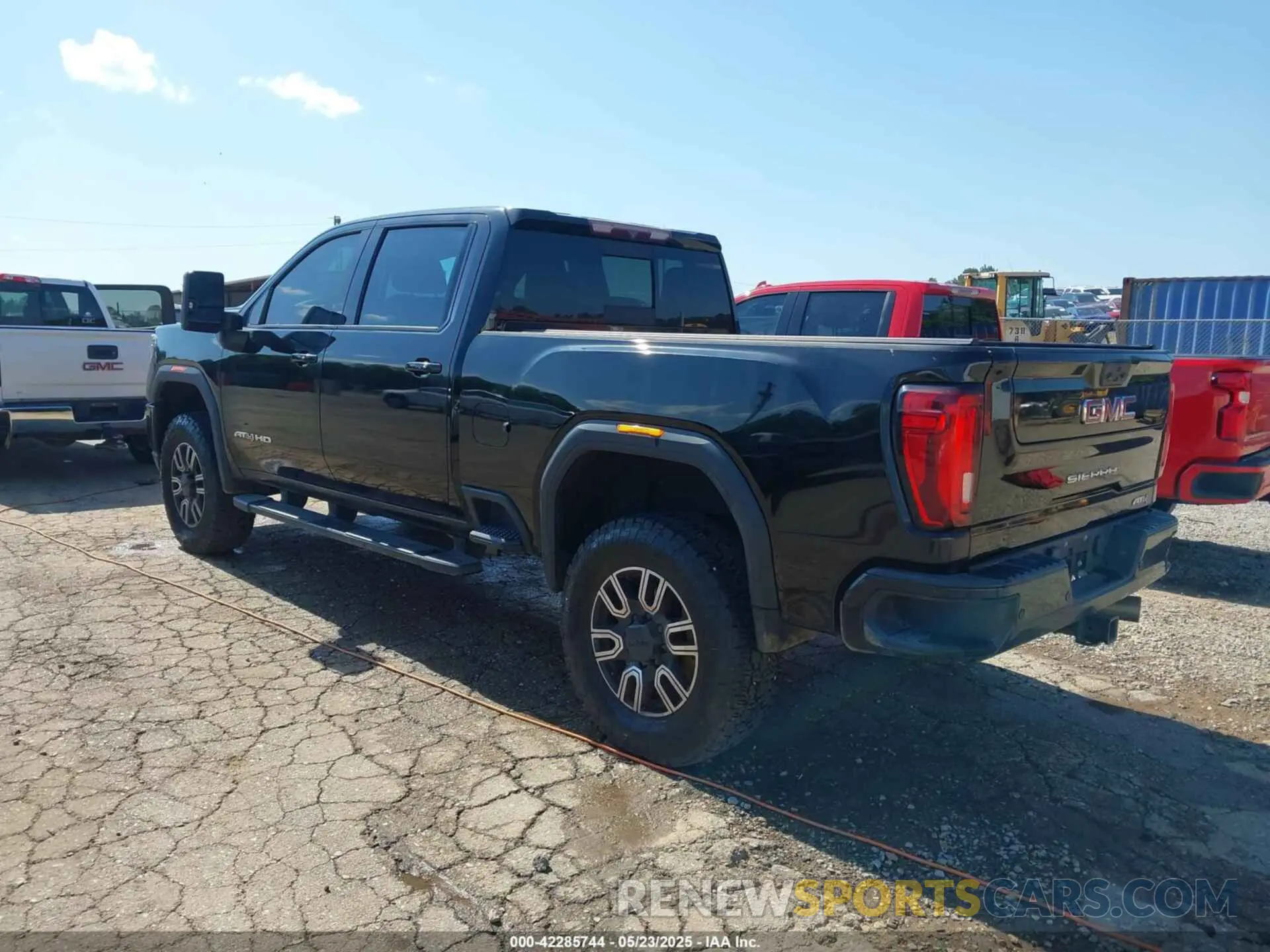 3 fotografías del automóvil dañado 1GT49PE76LF102717 GMC SIERRA 2500HD 2020